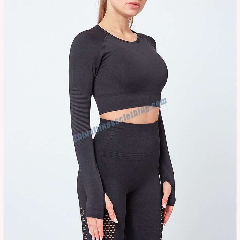 Custom black long-sleeved crop tops 