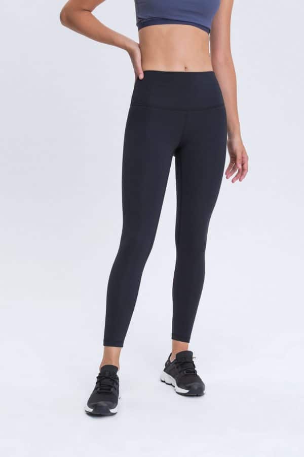 Black Gym Leggings Womens Wholesale 1 scaled - Zwarte Gym Legging Dames Groothandel - Wholesale Fitness Clothing Manufacturer