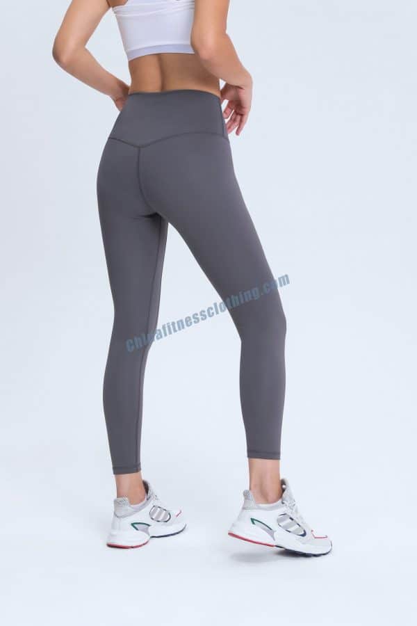 Grey Sports Leggings Wholesale scaled - Mallas de gimnasia para mujer al por mayor - Wholesale Fitness Clothing Manufacturer