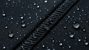 Professional 4-needle 6-thread flatlock stitching on premium athletic leggings