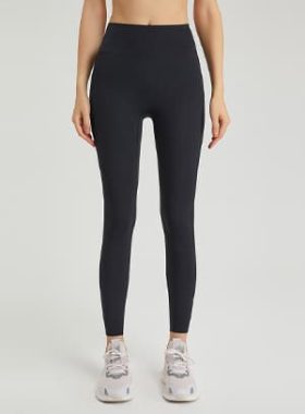 B2B squatproof gym tights featuring high-gauge non-see-through fabric and reinforced interlock stitching for bulk wholesale.